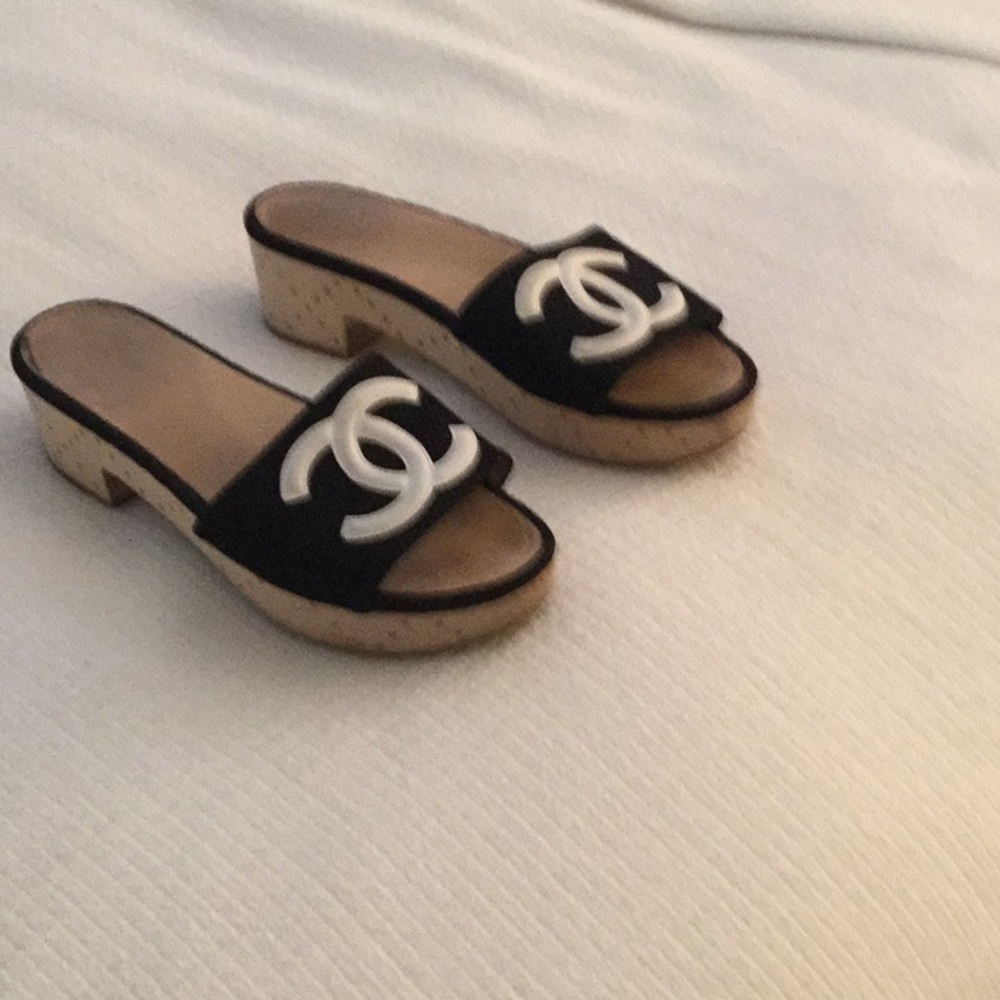 CHANEL, clogs. Authentic. Size 39. Exc. condition